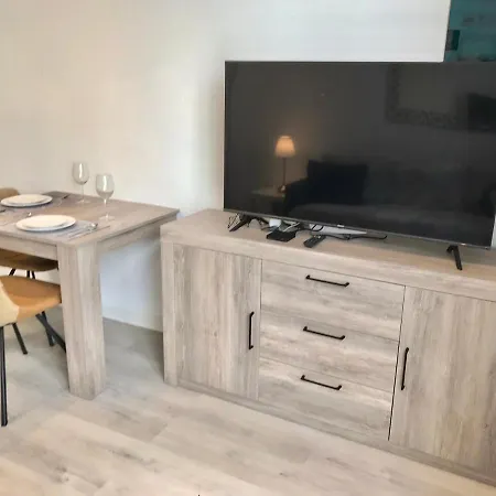 Beautiful 2 Bed Apt With Air Con & Free Wifi Pdc Apt 4b Tías