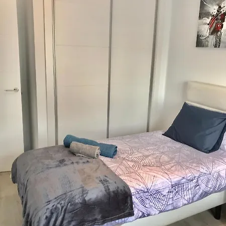 Beautiful 2 Bed Apt With Air Con & Free Wifi Pdc Apt 4b Apartment