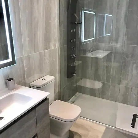 Apartment Beautiful 2 Bed Apt With Air Con & Free Wifi Pdc Apt 4b