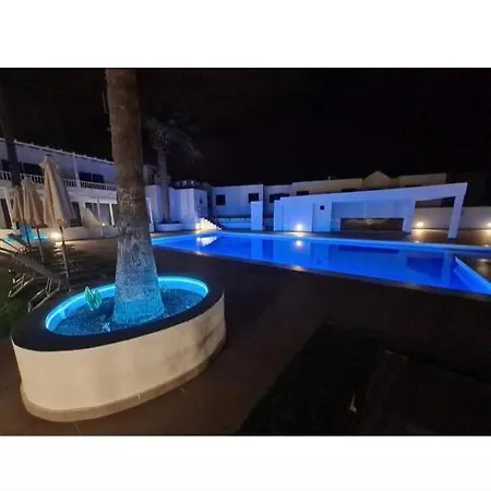 Beautiful 2 Bed Apt With Air Con & Free Wifi Pdc Apt 4b *