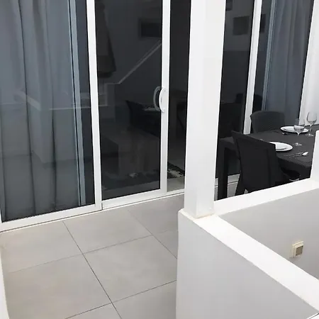 Beautiful 2 Bed Apt With Air Con & Free Wifi Pdc Apt 4b